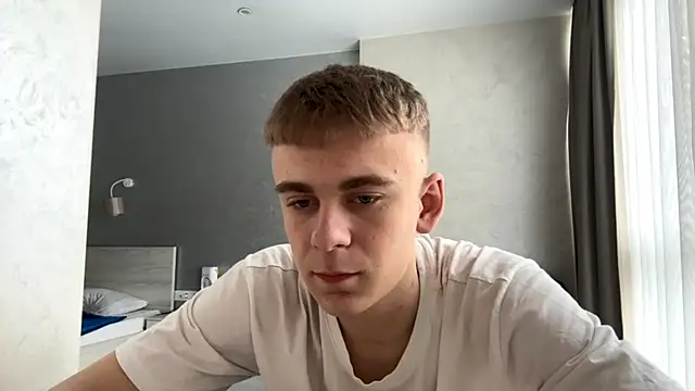 Snapshot of SoloFury chatting on April 16, 8:26 am SoloFury online show from April 16, 8:26 am