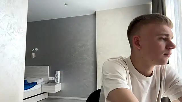 Snapshot of SoloFury chatting on May 3, 8:42 am SoloFury online show from May 3, 8:42 am