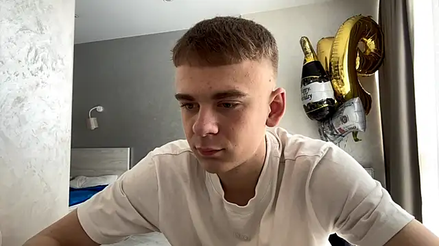 Snapshot of SoloFury chatting on May 10, 7:35 am SoloFury online show from May 10, 7:35 am