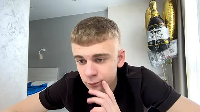 Snapshot of SoloFury chatting on May 17, 10:33 am SoloFury online show from May 17, 10:33 am