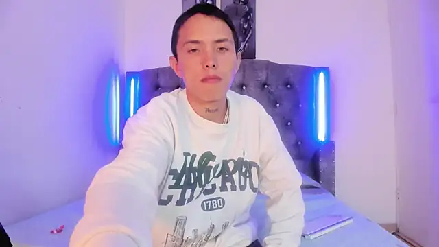 Kinky  couplee online show from April 7, 3:29 am