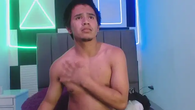 Snapshot of adonis_latin_19 chatting on April 6, 3:26 am adonis latin 19 online show from April 6, 3:26 am