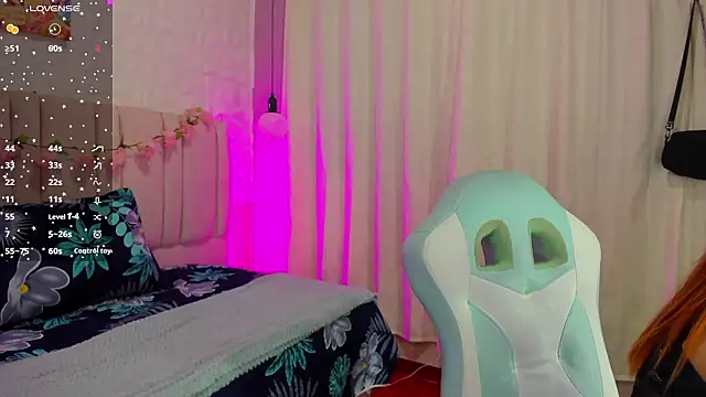 Snapshot of cami_walterr chatting on March 28, 3:50 am cami walterr online show from March 28, 3:50 am