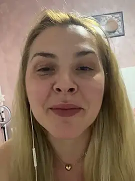 Snapshot of Maria3879 chatting on March 18, 4:04 am Maria3879 online show from March 18, 4:04 am