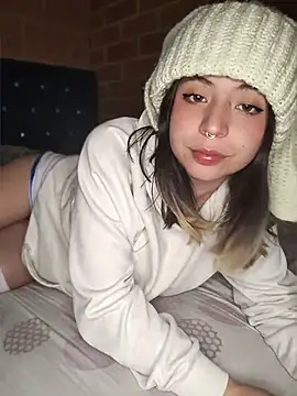 Snapshot of Petite_CherryX chatting on April 4, 1:26 am Petite CherryX online show from April 4, 1:26 am