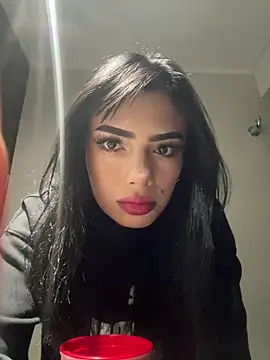Snapshot of Magic_katt chatting on May 18, 12:18 am Magic katt online show from May 18, 12:18 am