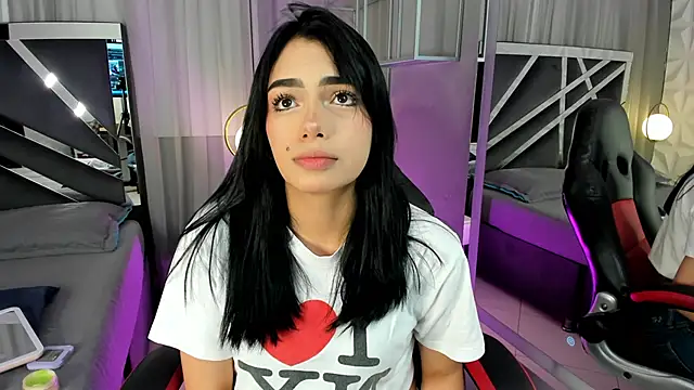 Snapshot of Magic_katt chatting on May 21, 12:17 am Magic katt online show from May 21, 12:17 am