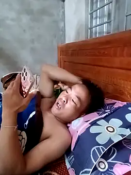 boy-pho- online show from March 28, 10:53 pm