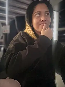 Laila LS online show from March 30, 1:23 pm