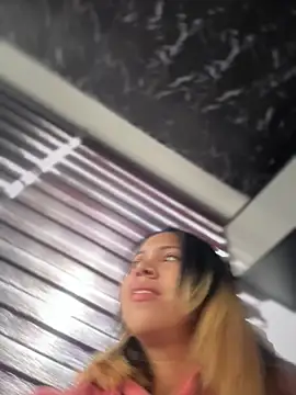 Laila LS online show from April 3, 1:20 pm