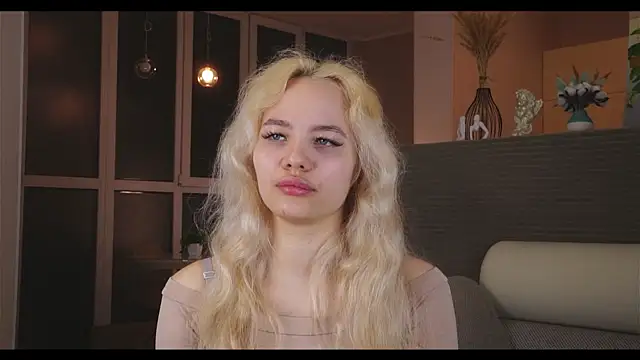 Snapshot of _miablonde chatting on March 25, 4:13 pm miablonde online show from March 25, 4:13 pm