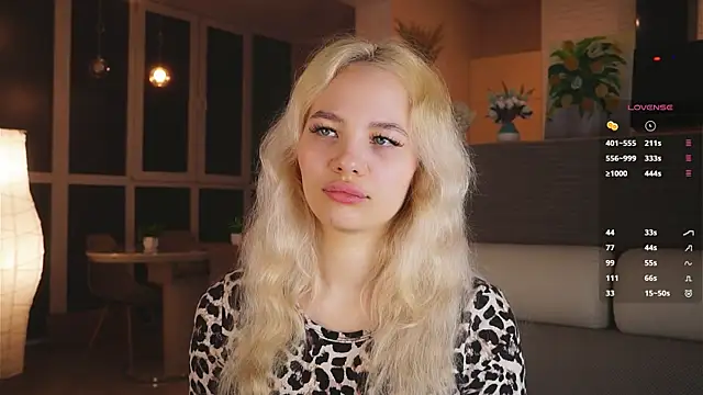 Snapshot of _miablonde chatting on March 26, 4:34 pm miablonde online show from March 26, 4:34 pm