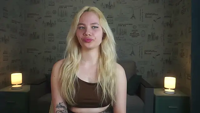 Snapshot of _miablonde chatting on April 1, 3:42 pm miablonde online show from April 1, 3:42 pm