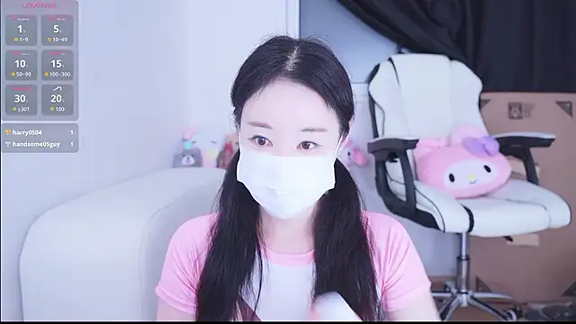 Snapshot of sexyjoy95 chatting on April 13, 10:43 am sexyjoy95 online show from April 13, 10:43 am