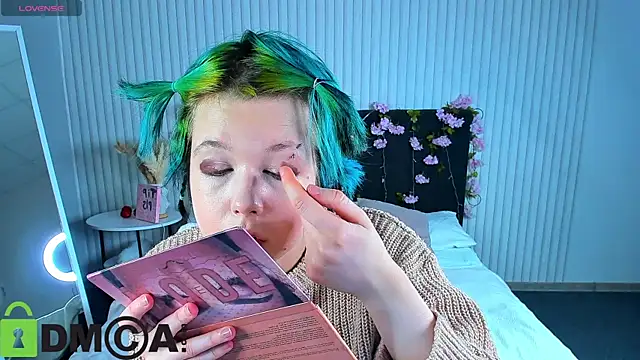 Snapshot of LittleKittenStar chatting on March 25, 3:12 am LittleKittenStar online show from March 25, 3:12 am