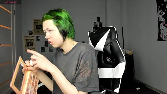 Snapshot of LittleKittenStar chatting on March 30, 3:07 am LittleKittenStar online show from March 30, 3:07 am