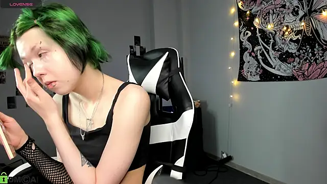 Snapshot of LittleKittenStar chatting on March 31, 2:57 am LittleKittenStar online show from March 31, 2:57 am