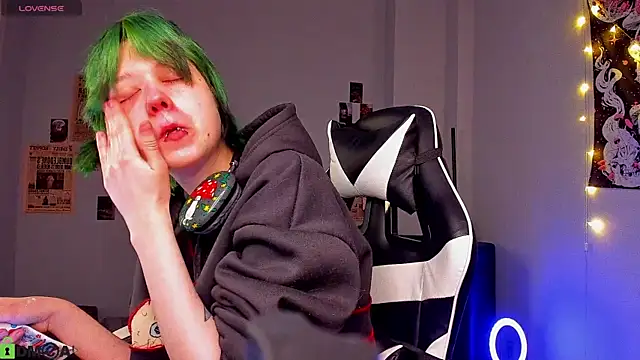 Snapshot of LittleKittenStar chatting on April 4, 2:54 am LittleKittenStar online show from April 4, 2:54 am