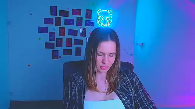 Snapshot of Kira_raaaa chatting on March 27, 8:26 am Kira raaaa online show from March 27, 8:26 am