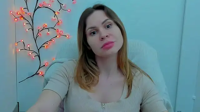 Snapshot of Kira_raaaa chatting on April 2, 5:32 pm Kira raaaa online show from April 2, 5:32 pm