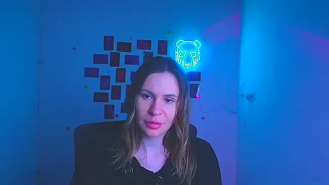 Snapshot of Kira_raaaa chatting on April 6, 11:11 am Kira raaaa online show from April 6, 11:11 am