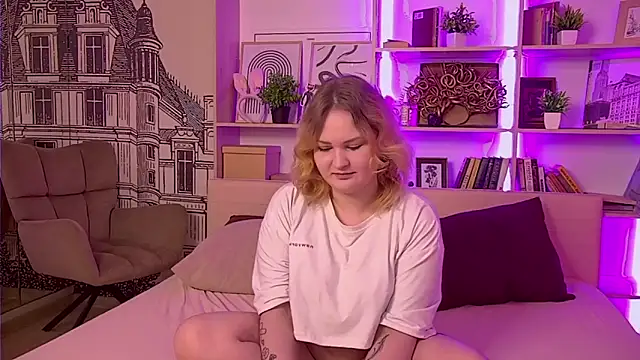 Snapshot of SoftSofi chatting on March 28, 5:23 pm SoftSofi online show from March 28, 5:23 pm