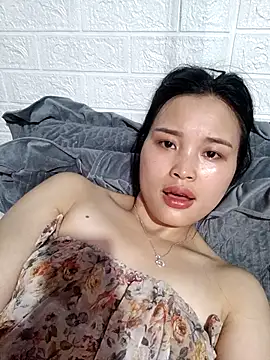 Snapshot of Akile80 chatting on April 3, 2:42 am Akile80 online show from April 3, 2:42 am