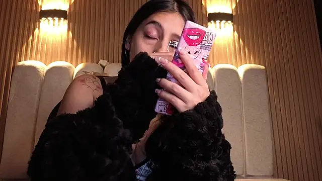 Melannyy V online show from March 20, 12:54 pm