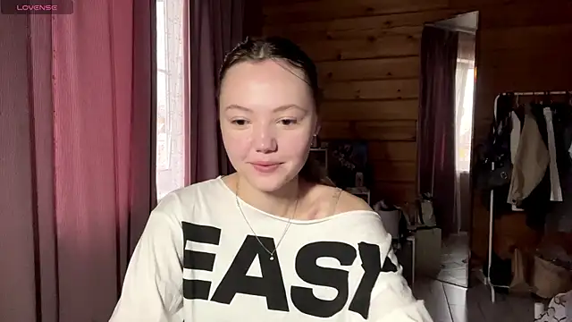 Snapshot of LenLen_Solen chatting on June 25, 11:09 pm LenLen Solen online show from June 25, 11:09 pm