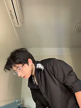 Snapshot of kissbaby-111 chatting on April 4, 6:00 am kissbaby-111 online show from April 4, 6:00 am