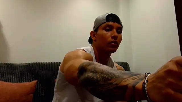 Snapshot of JAYCAM_ chatting on April 23, 10:56 pm JAYCAM online show from April 23, 10:56 pm
