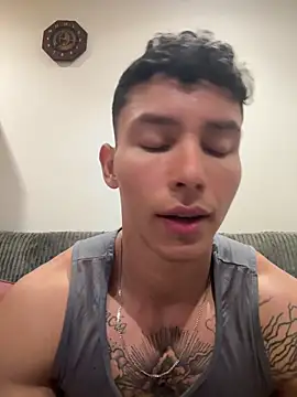 Snapshot of JAYCAM_ chatting on May 15, 12:39 am JAYCAM online show from May 15, 12:39 am