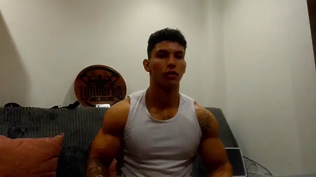 Snapshot of JAYCAM_ chatting on May 20, 2:07 am JAYCAM online show from May 20, 2:07 am