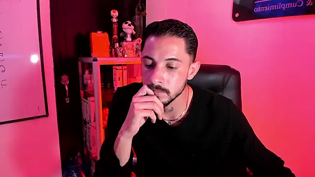 clark kent  online show from March 28, 8:52 pm