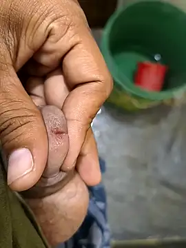 Snapshot of Stranger_boy123 chatting on April 3, 8:18 pm Stranger boy123 online show from April 3, 8:18 pm