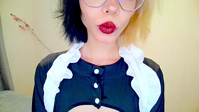 Snapshot of Layla_Muur chatting on March 31, 2:17 pm Layla Muur online show from March 31, 2:17 pm