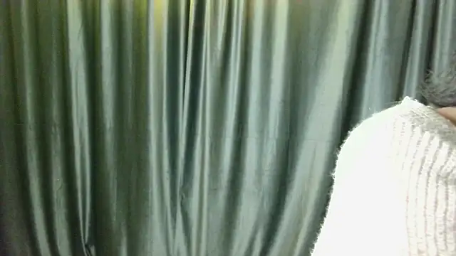 Layla Muur online show from May 15, 5:09 pm