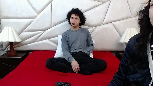 Snapshot of Nyx_and_Arian chatting on April 7, 2:01 am Nyx and Arian online show from April 7, 2:01 am