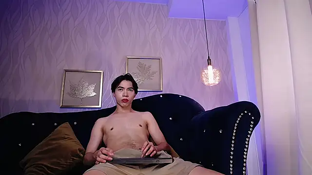 Snapshot of IlyaRomanov chatting on April 4, 7:11 pm IlyaRomanov online show from April 4, 7:11 pm