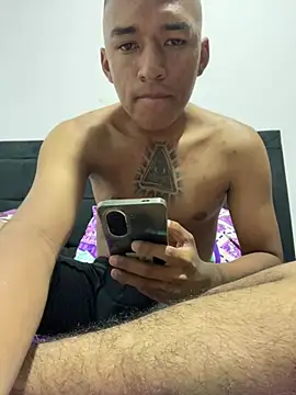 juliancito222 online show from May 3, 12:49 am