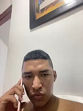 Snapshot of juliancito222 chatting on July 14, 2:01 pm juliancito222 online show from July 14, 2:01 pm