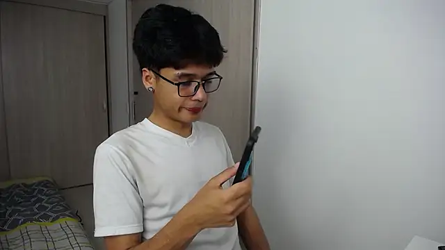 ronald maximo19 online show from April 2, 4:43 am