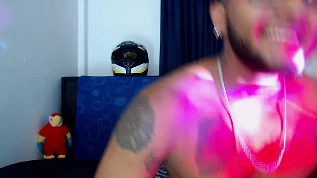 MascTyler online show from March 25, 11:44 pm