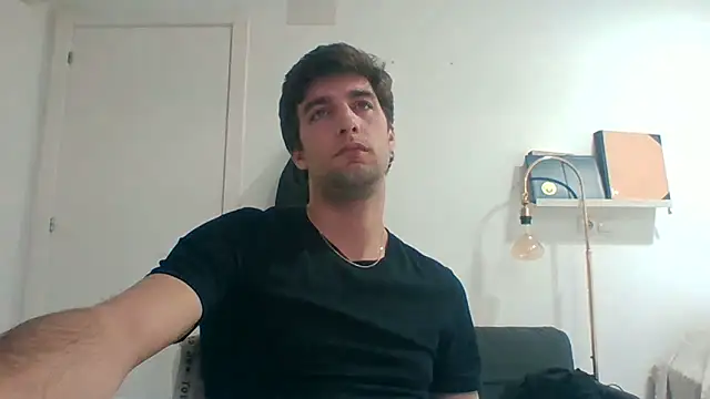 Snapshot of luccasbdk chatting on April 2, 8:50 pm luccasbdk online show from April 2, 8:50 pm