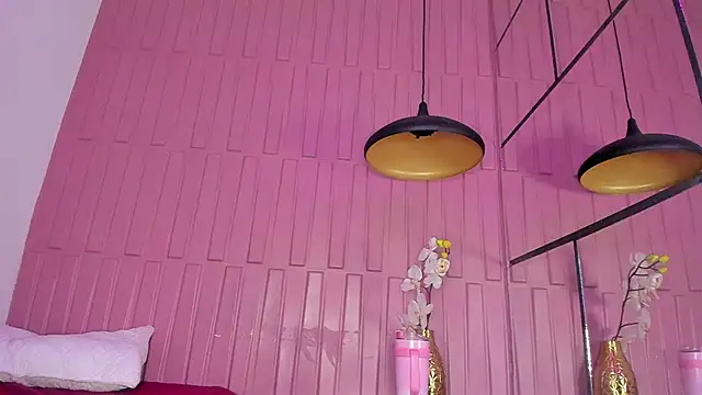 Snapshot of Shaarlott chatting on April 1, 1:41 pm Shaarlott online show from April 1, 1:41 pm