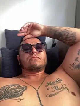 Snapshot of HOTB0Y18 chatting on March 22, 10:35 pm HOTB0Y18 online show from March 22, 10:35 pm