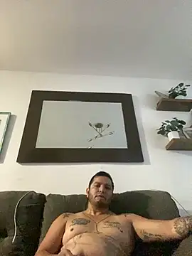 Snapshot of HOTB0Y18 chatting on April 1, 2:03 pm HOTB0Y18 online show from April 1, 2:03 pm