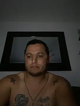 Snapshot of HOTB0Y18 chatting on April 2, 8:01 am HOTB0Y18 online show from April 2, 8:01 am