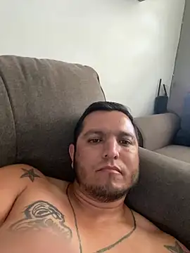 Snapshot of HOTB0Y18 chatting on April 2, 9:34 pm HOTB0Y18 online show from April 2, 9:34 pm