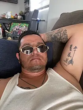 HOTB0Y18 online show from May 18, 5:08 pm